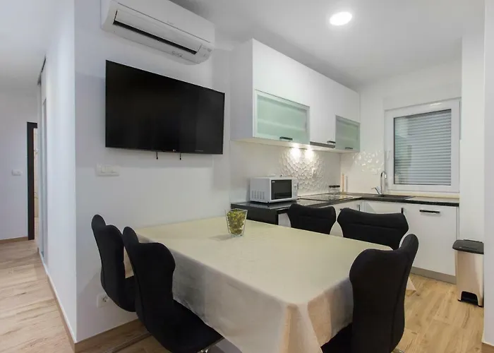 Apartament Bareta *