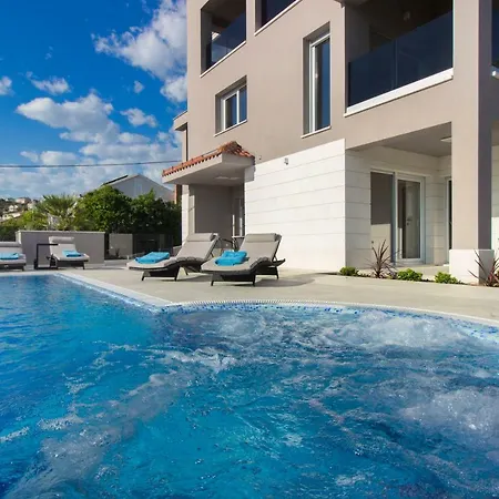 Bareta * 特罗吉尔